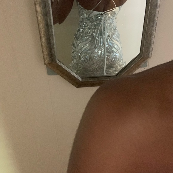 Beautiful plunge neck sequenced dress🤩 - Picture 2 of 5